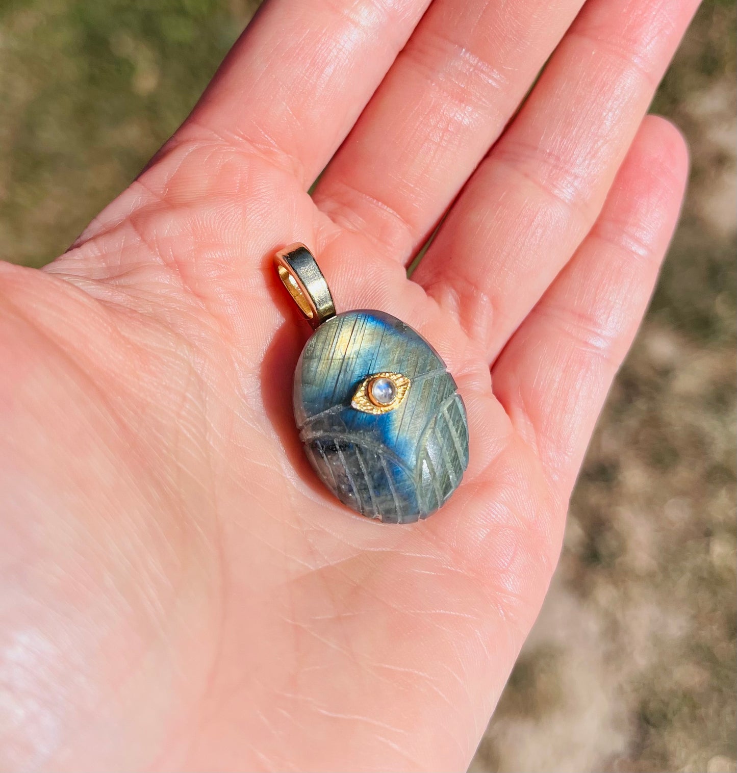 Pendentif talisman scarabée Labradorite