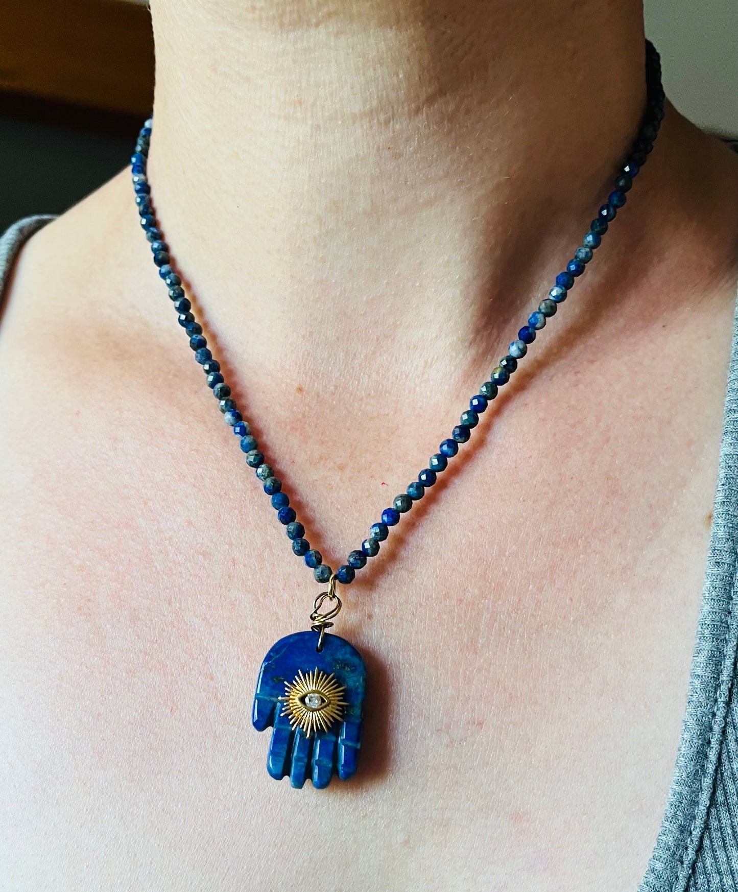 Collier Talisman main protectrice Lapis-lazuli