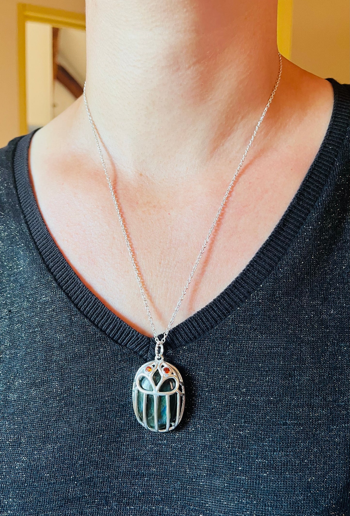 Collier Talisman Scarabée Labradorite