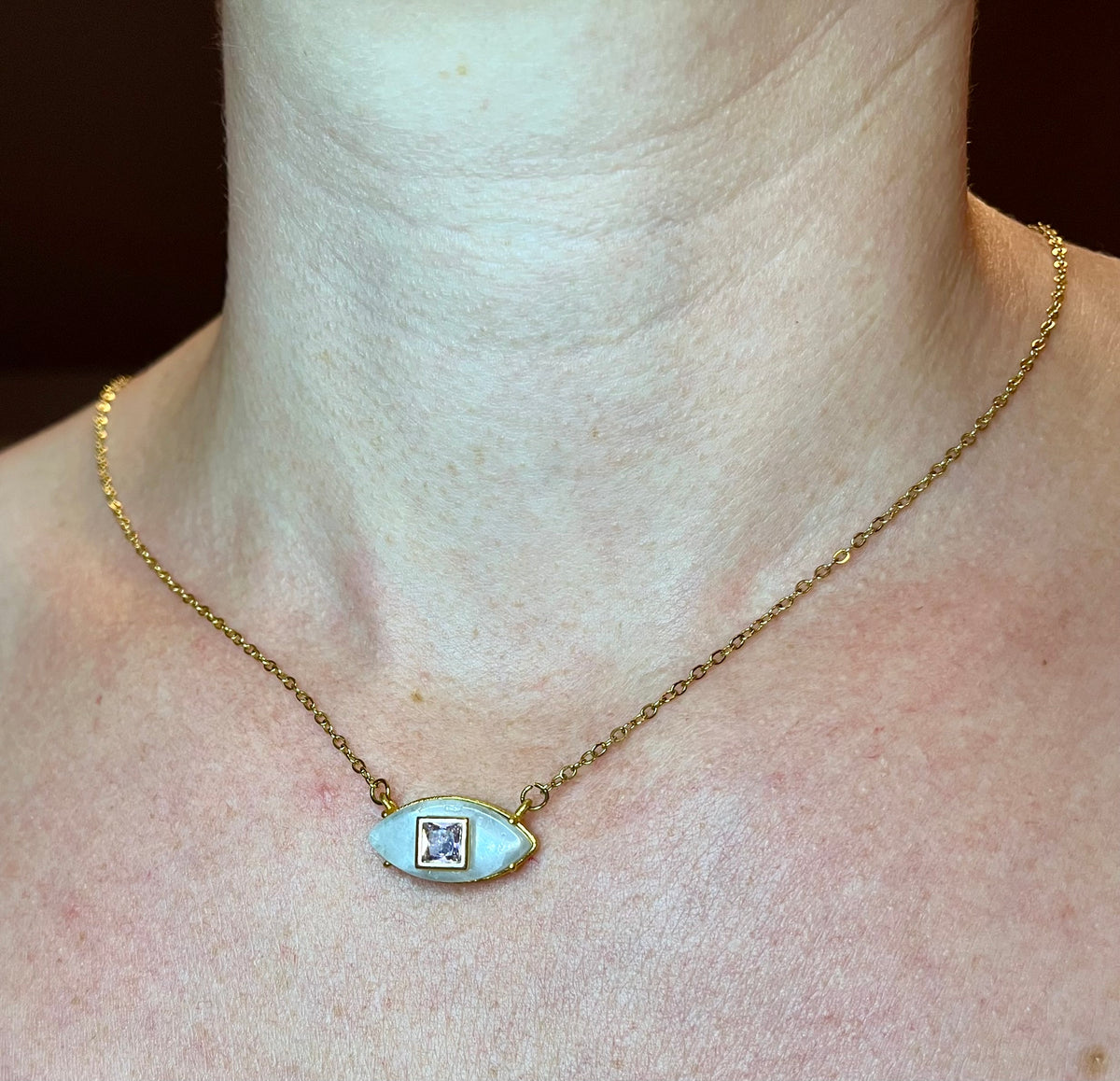 Collier amulette œil Pierre de Lune