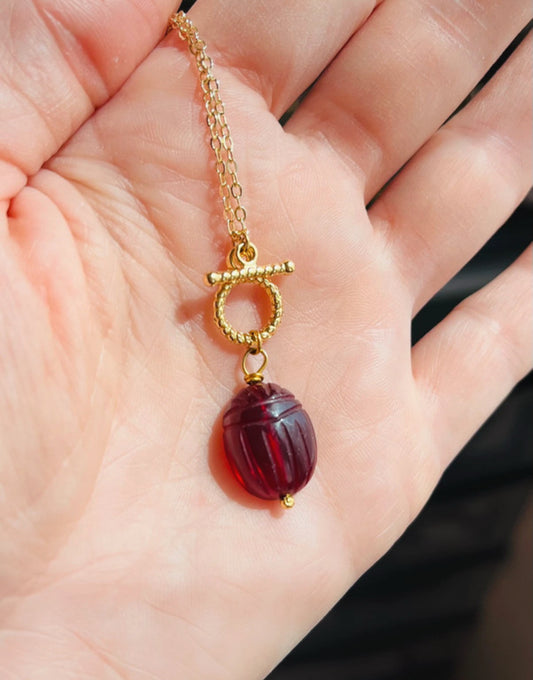 Collier talisman scarabée Grenat