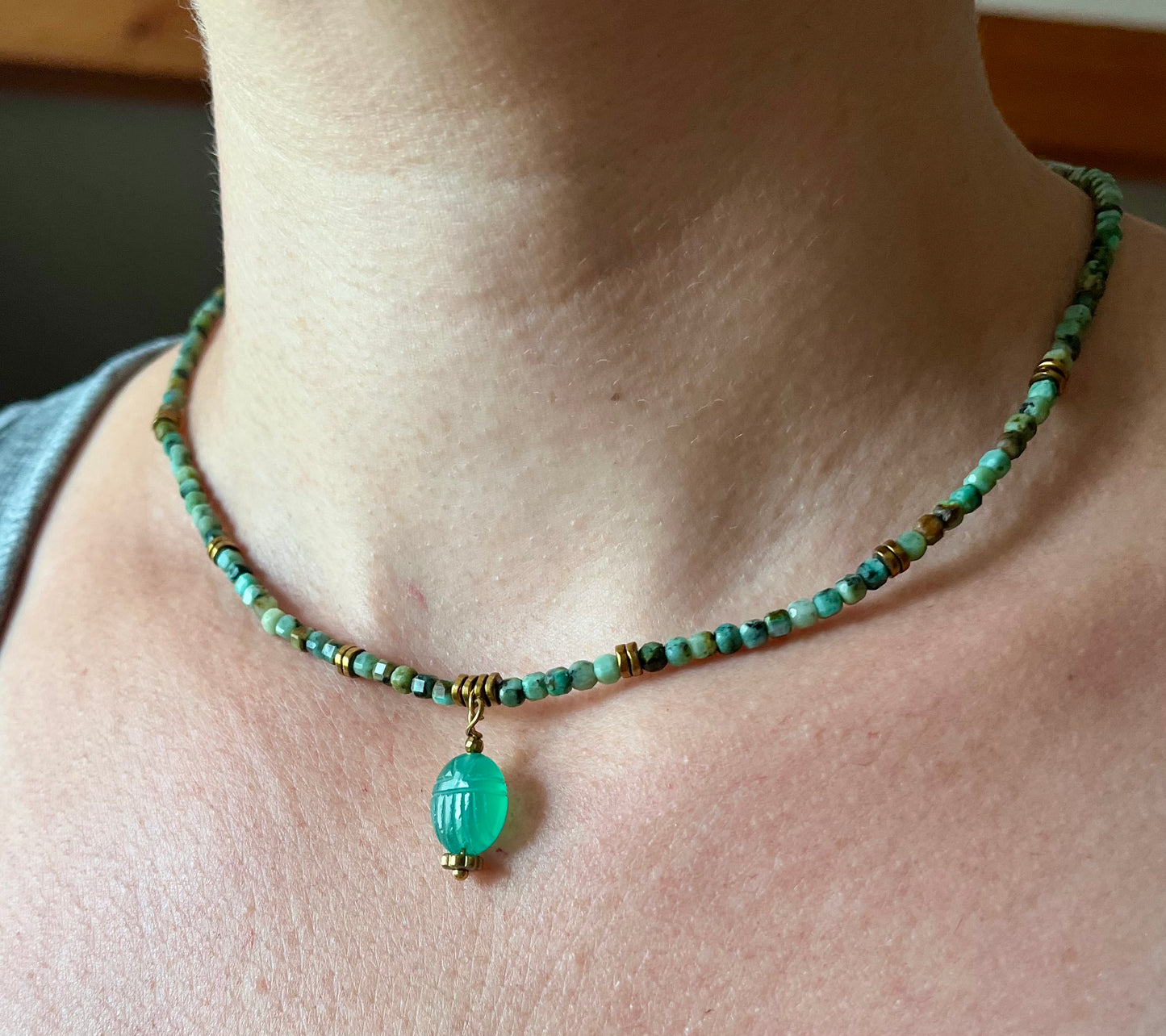 Collier amulette scarabée Onyx vert et Turquoise Africaine