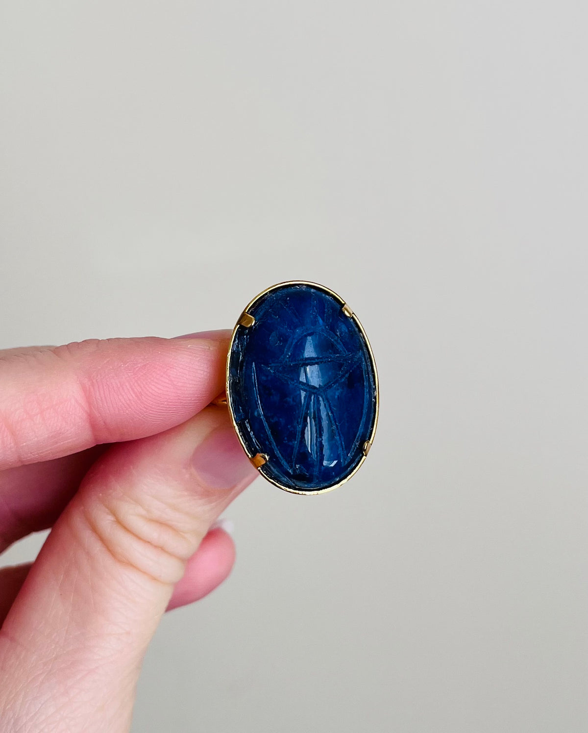 Bague amulette scarabée Lapis-lazuli