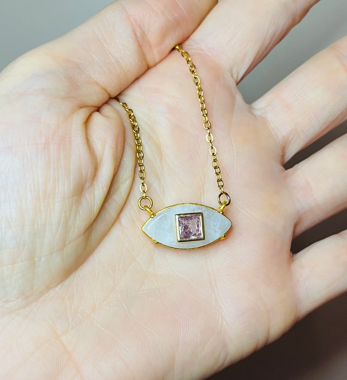 Collier amulette œil Pierre de Lune