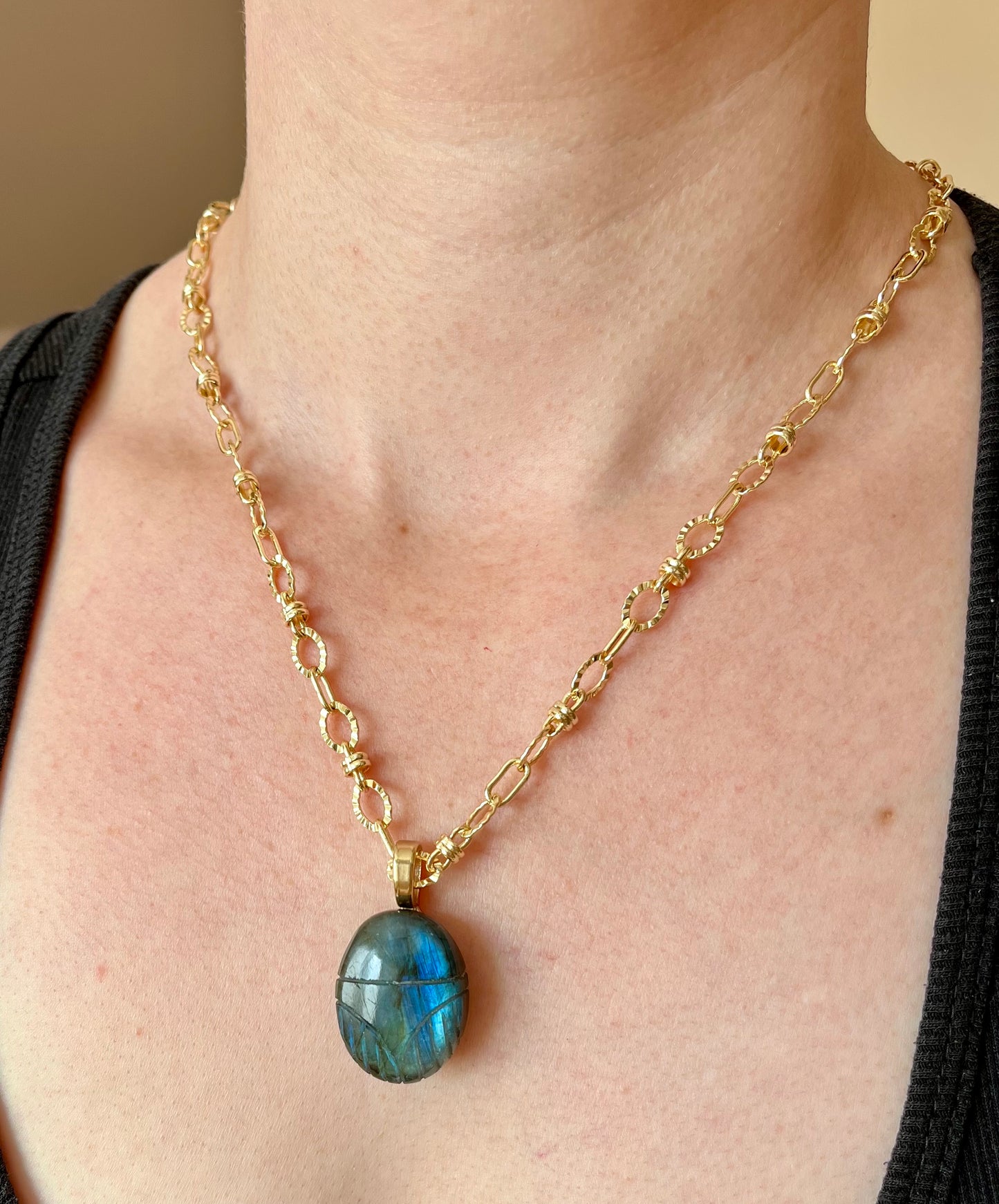 Collier talisman scarabée Labradorite