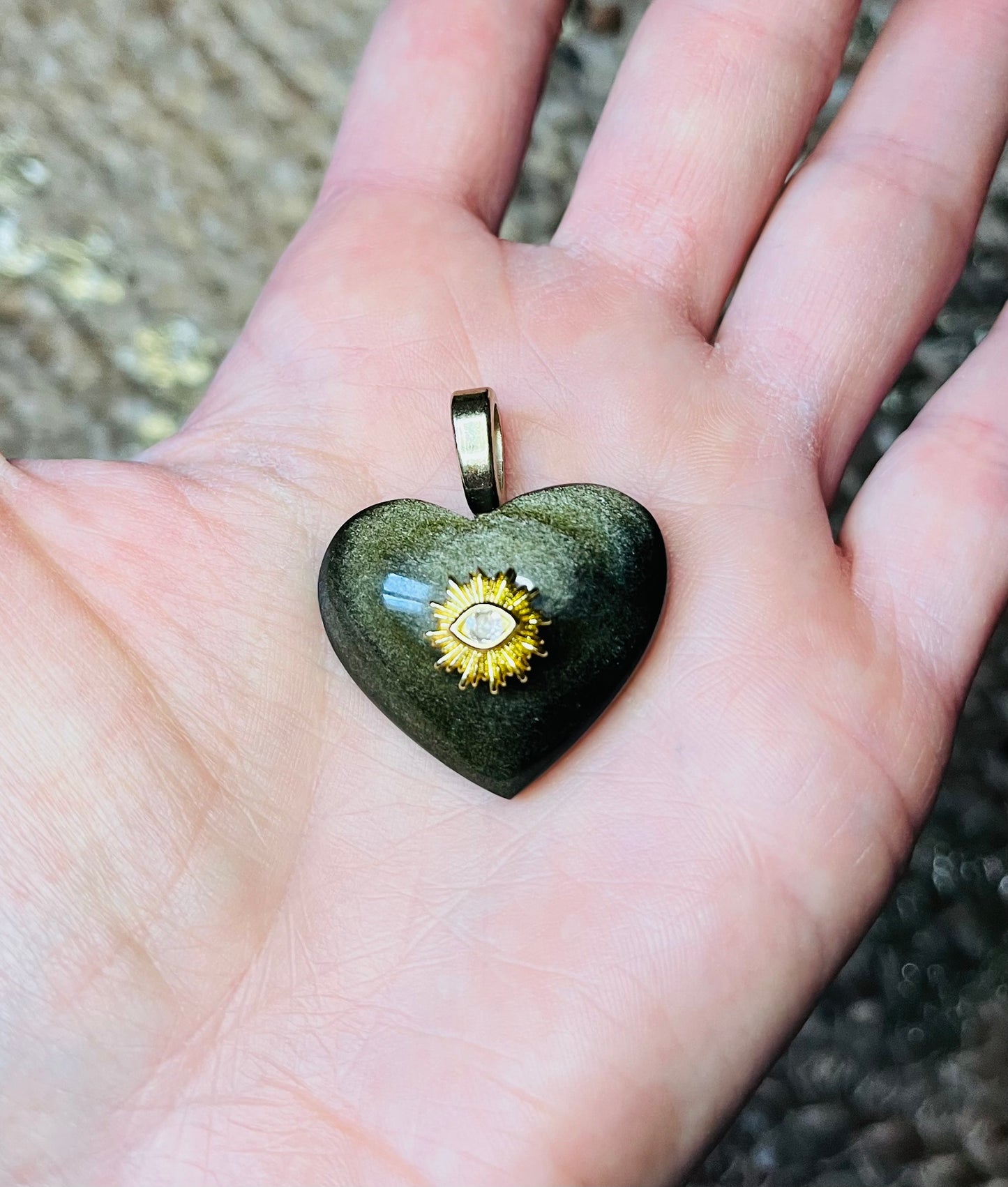 Pendentif cœur en Obsidienne dorée