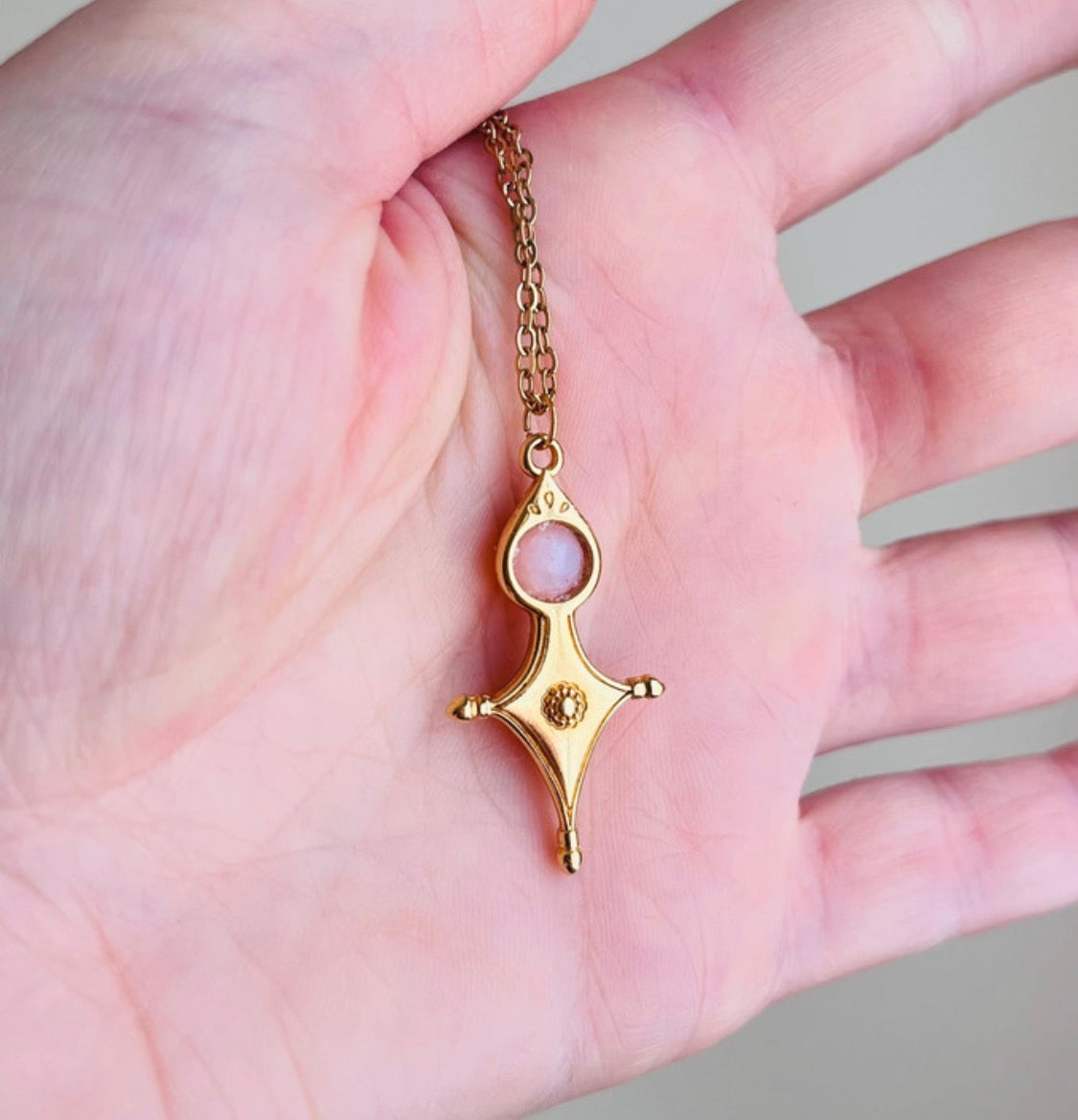 Collier talisman Croix Touareg Opale rose