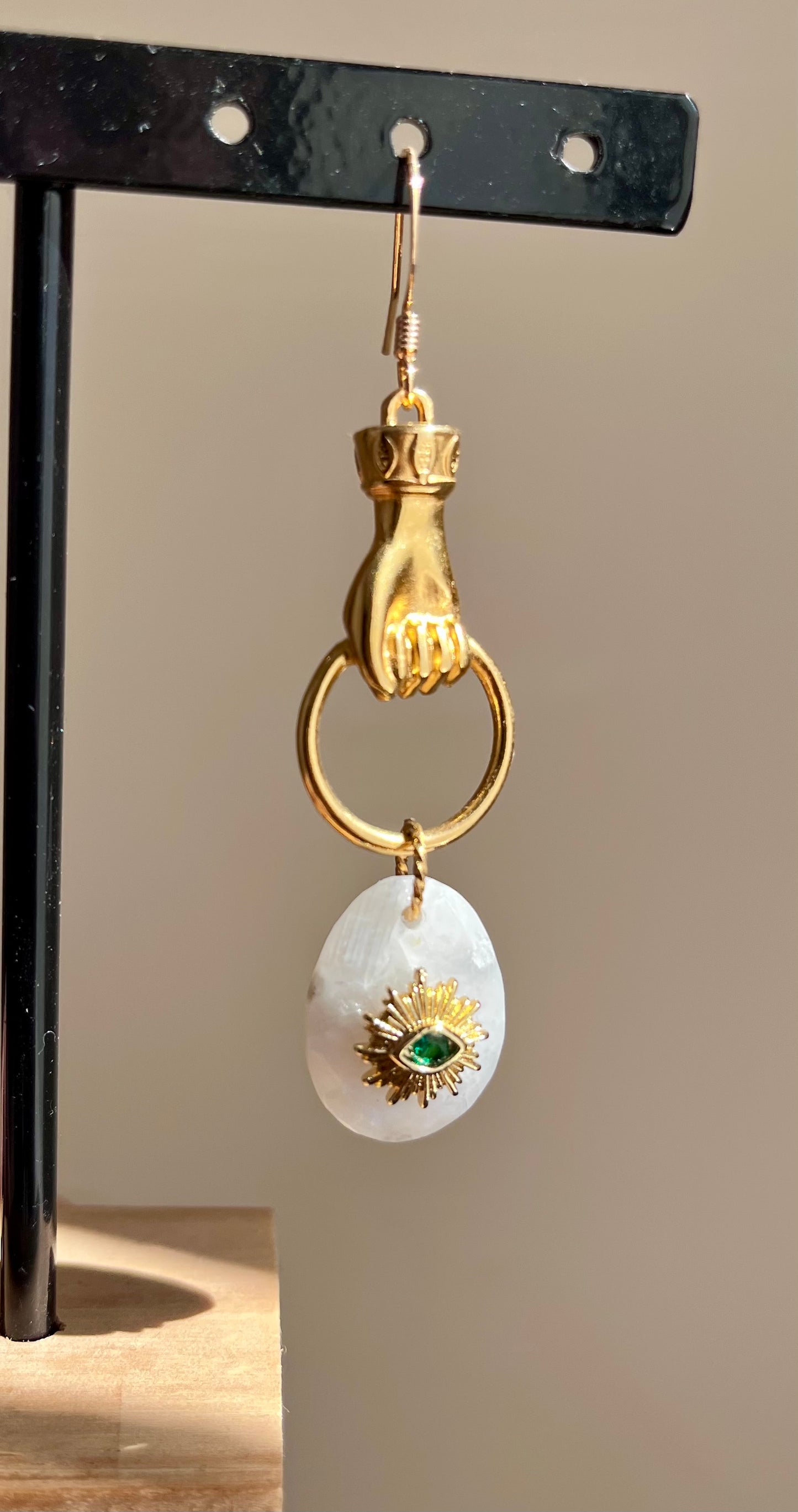 Mono boucle amulette Pierre de Lune