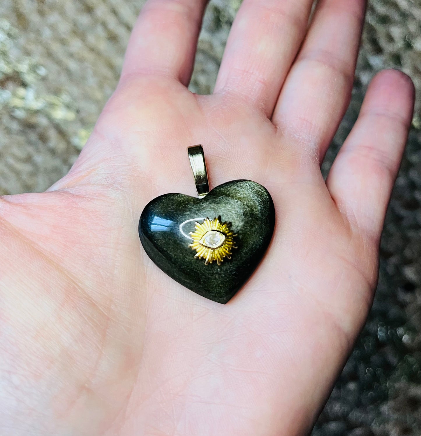 Pendentif cœur en Obsidienne dorée