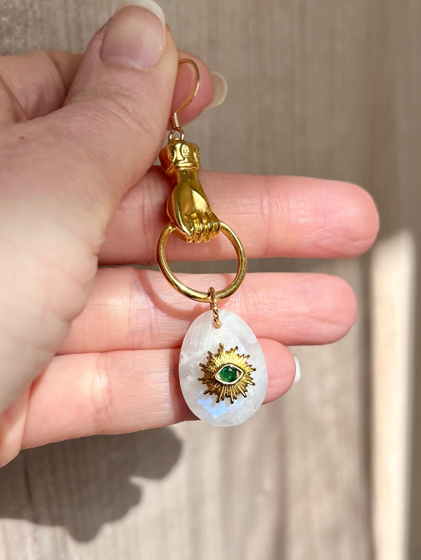 Mono boucle amulette Pierre de Lune