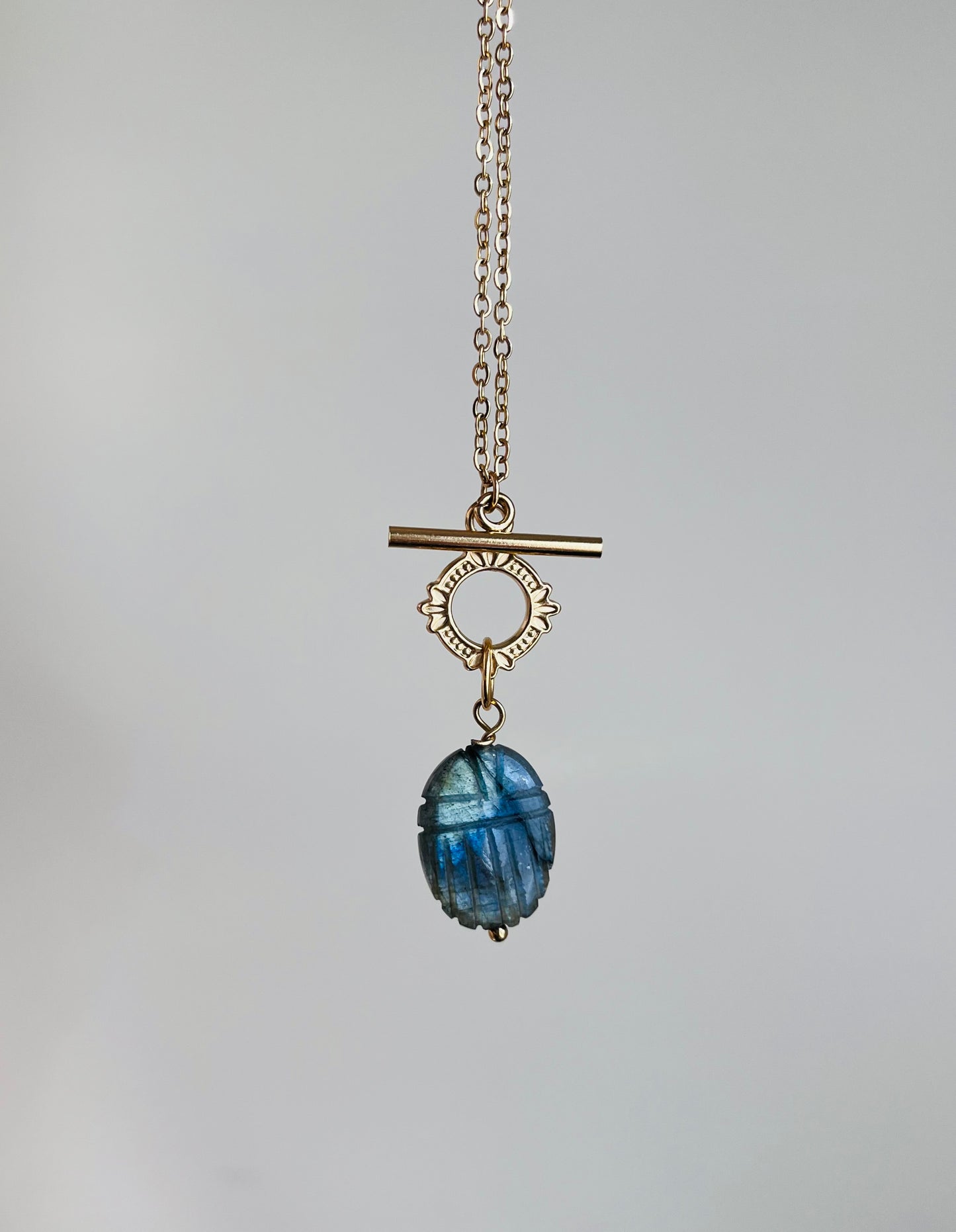 Collier amulette scarabée Labradorite