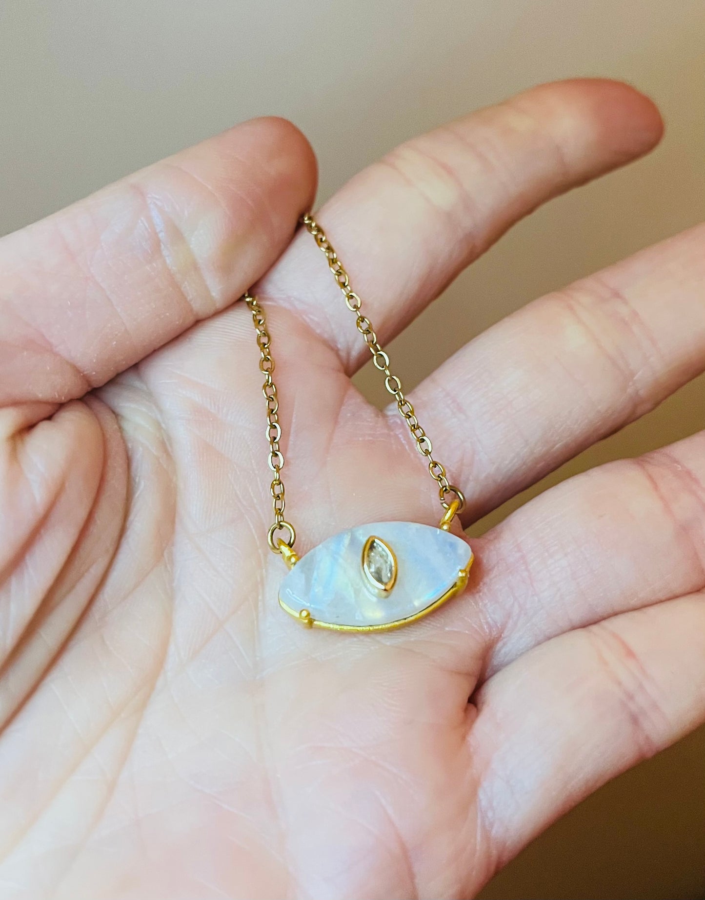 Collier talisman œil protecteur Pierre de Lune