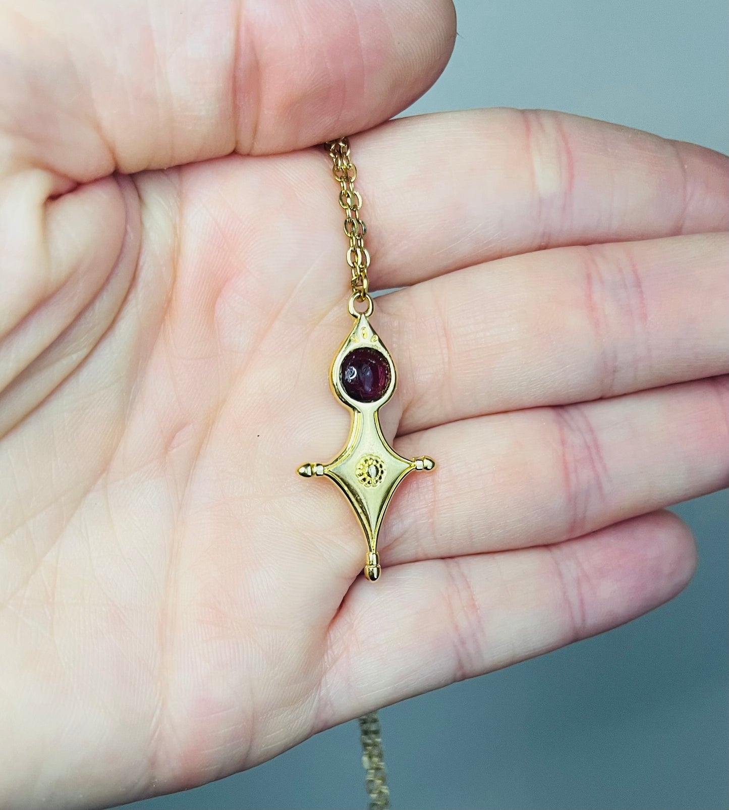 Collier Talisman Croix Touareg Grenat