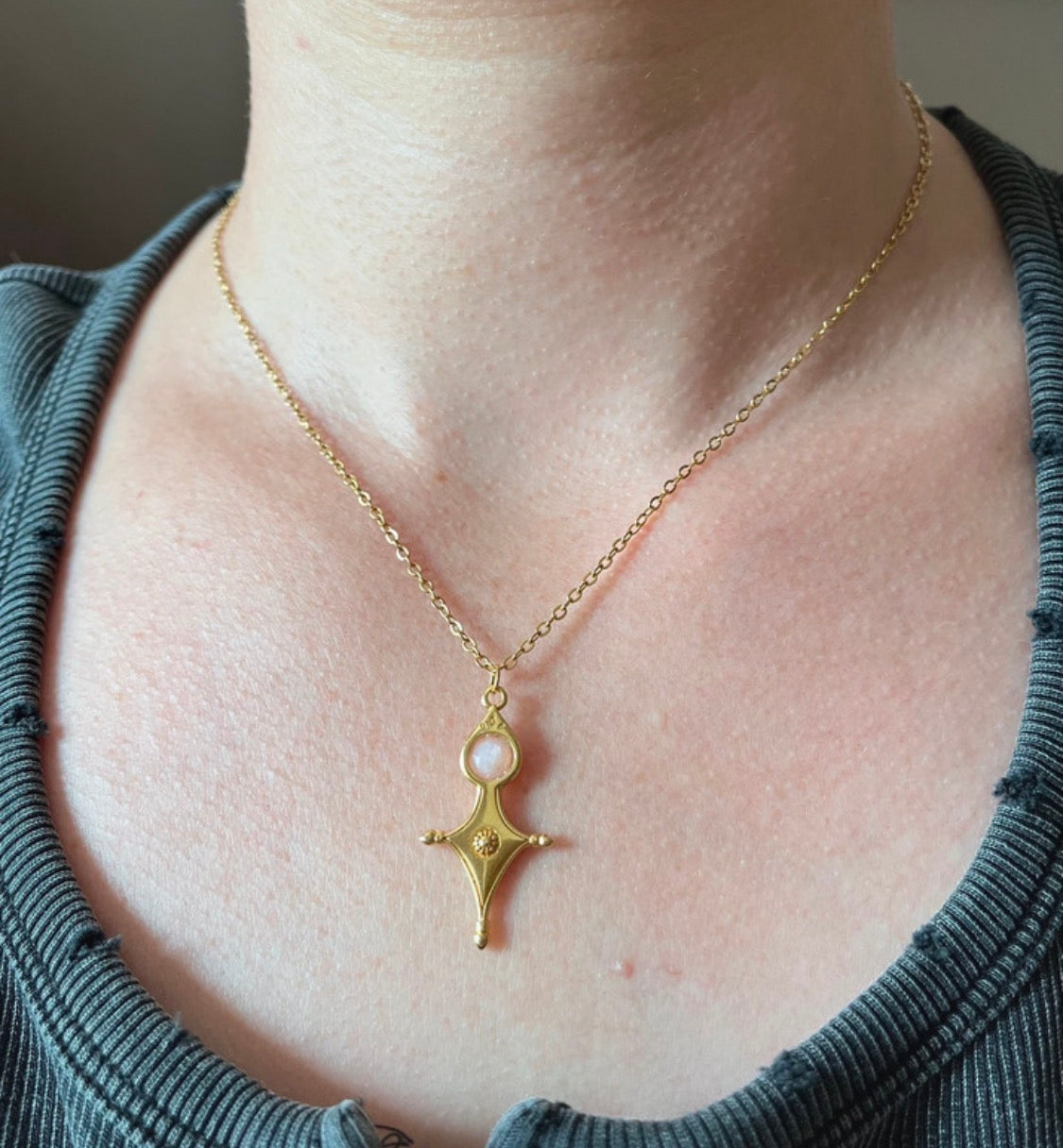 Collier talisman Croix Touareg Opale rose