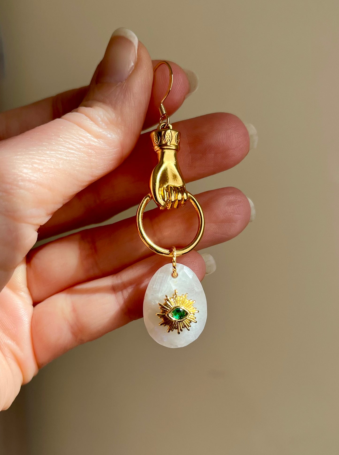 Mono boucle amulette Pierre de Lune