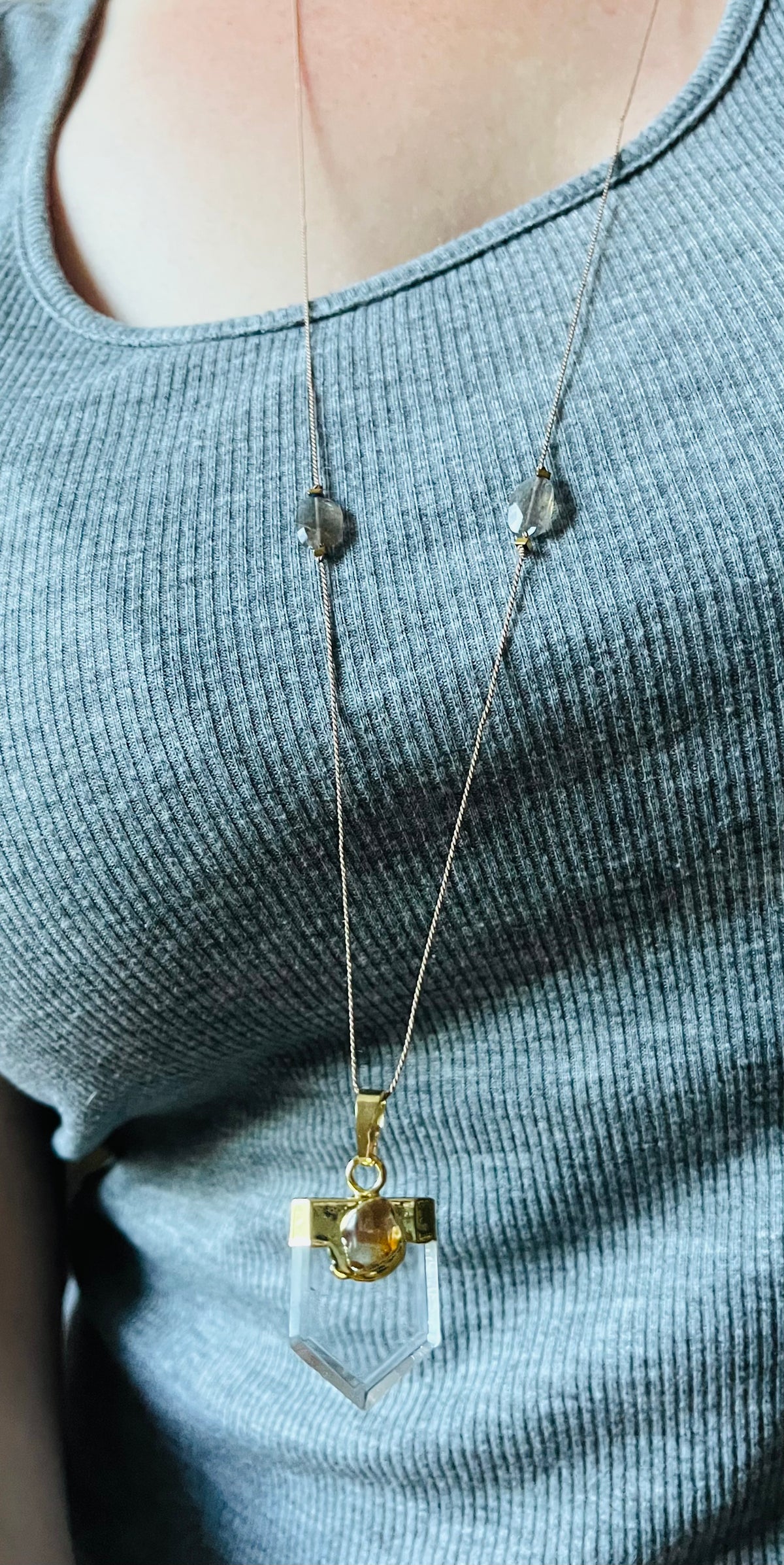 Collier sautoir Talisman Labradorite et Cristal de Roche