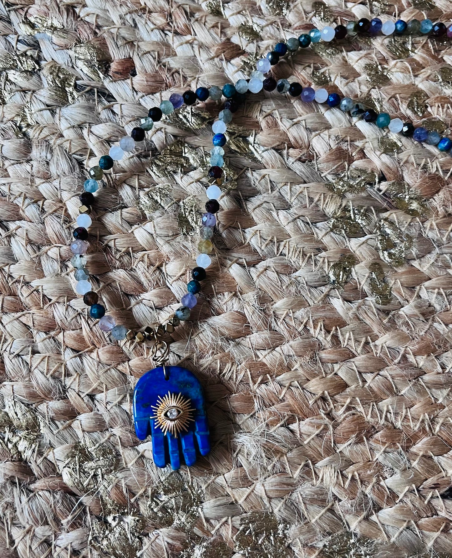 Sautoir multi pierres main protectrice Lapis-lazuli