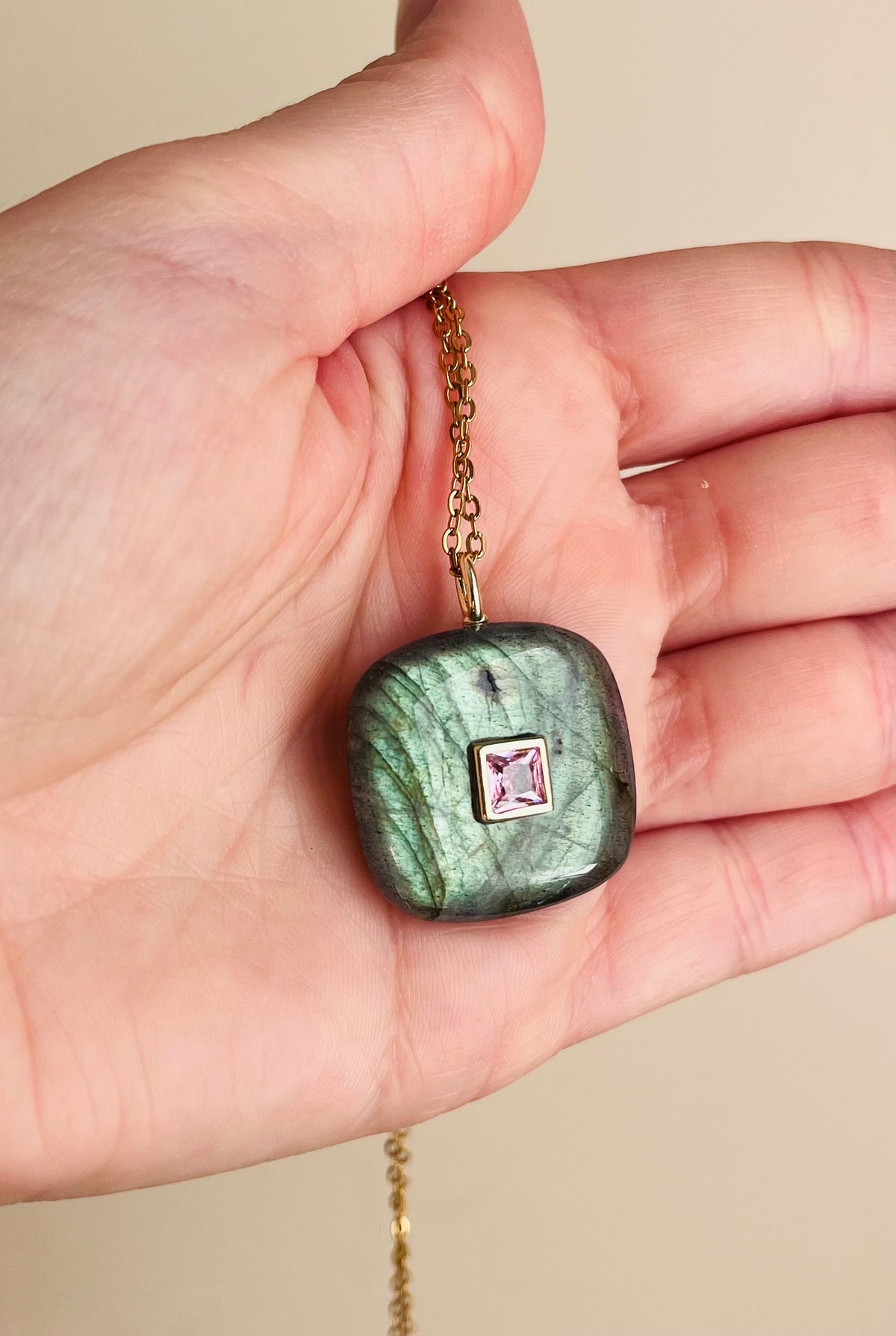 Sautoir amulette Labradorite