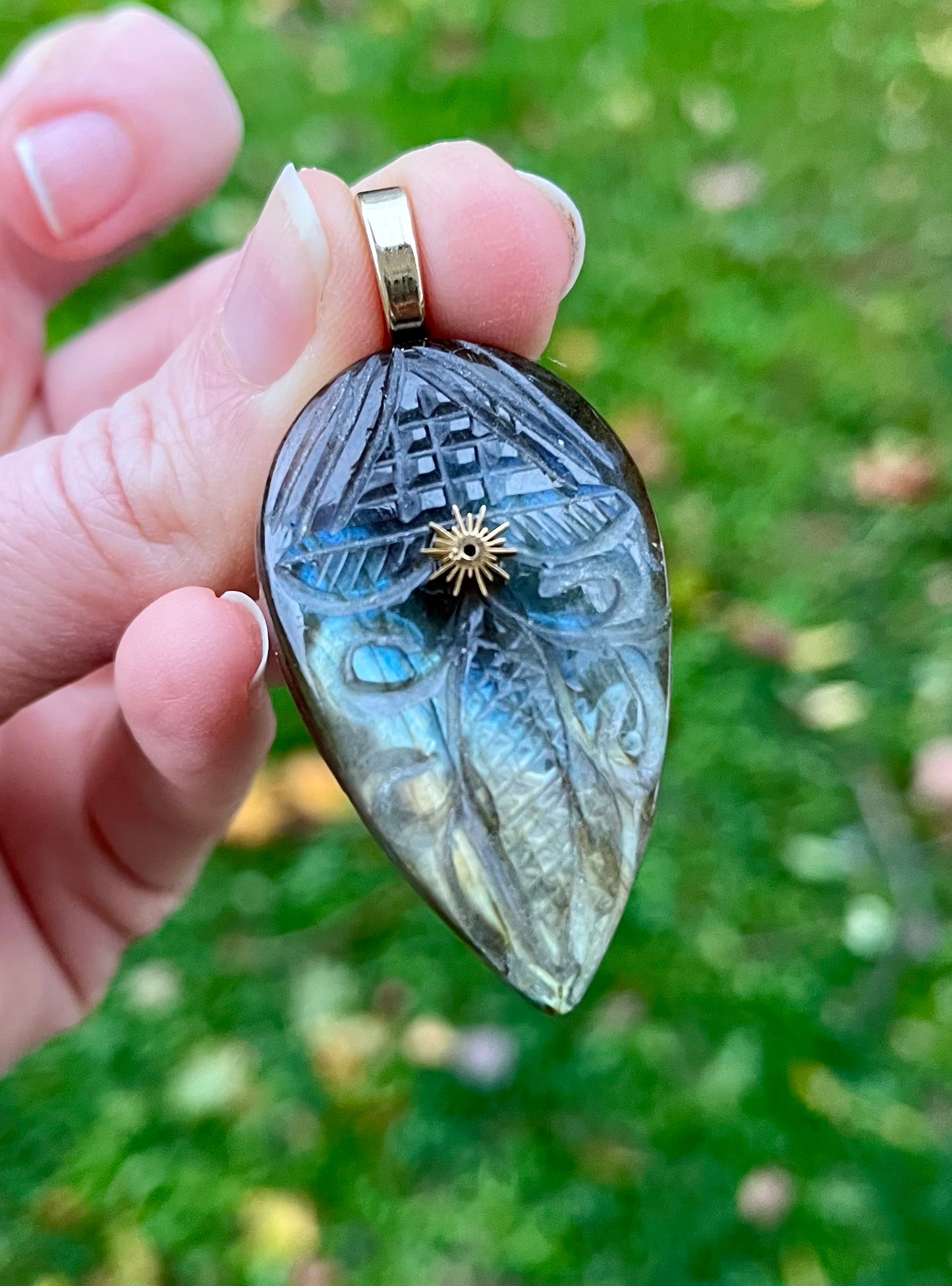 Pendentif amulette masque protecteur Labradorite