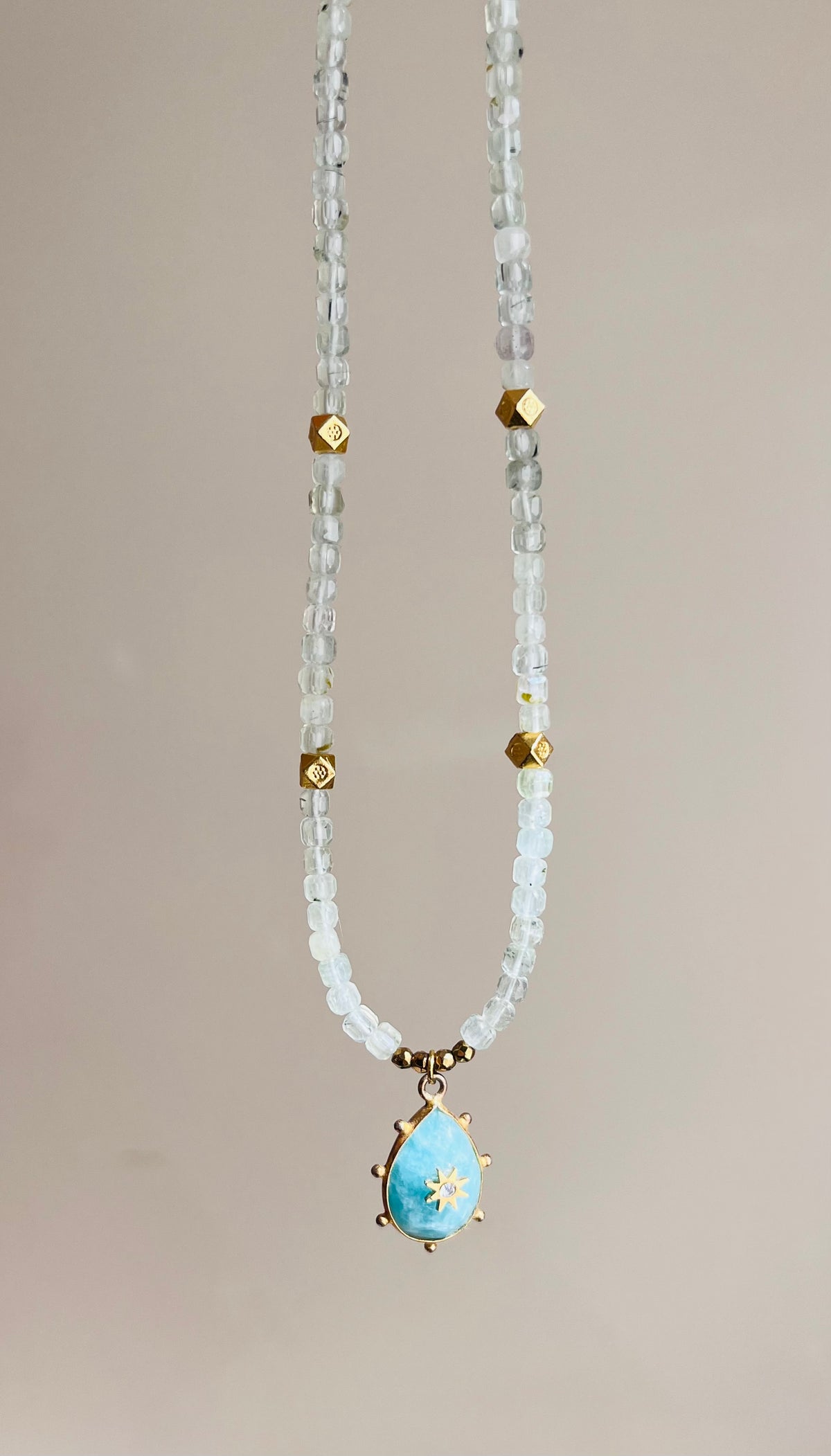 Collier grigri Prehnite et Amazonite