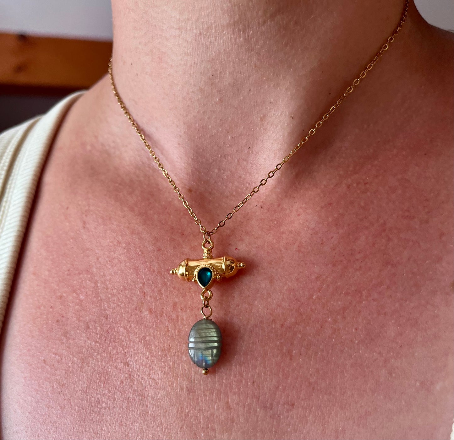 Collier grigri scarabée Labradorite