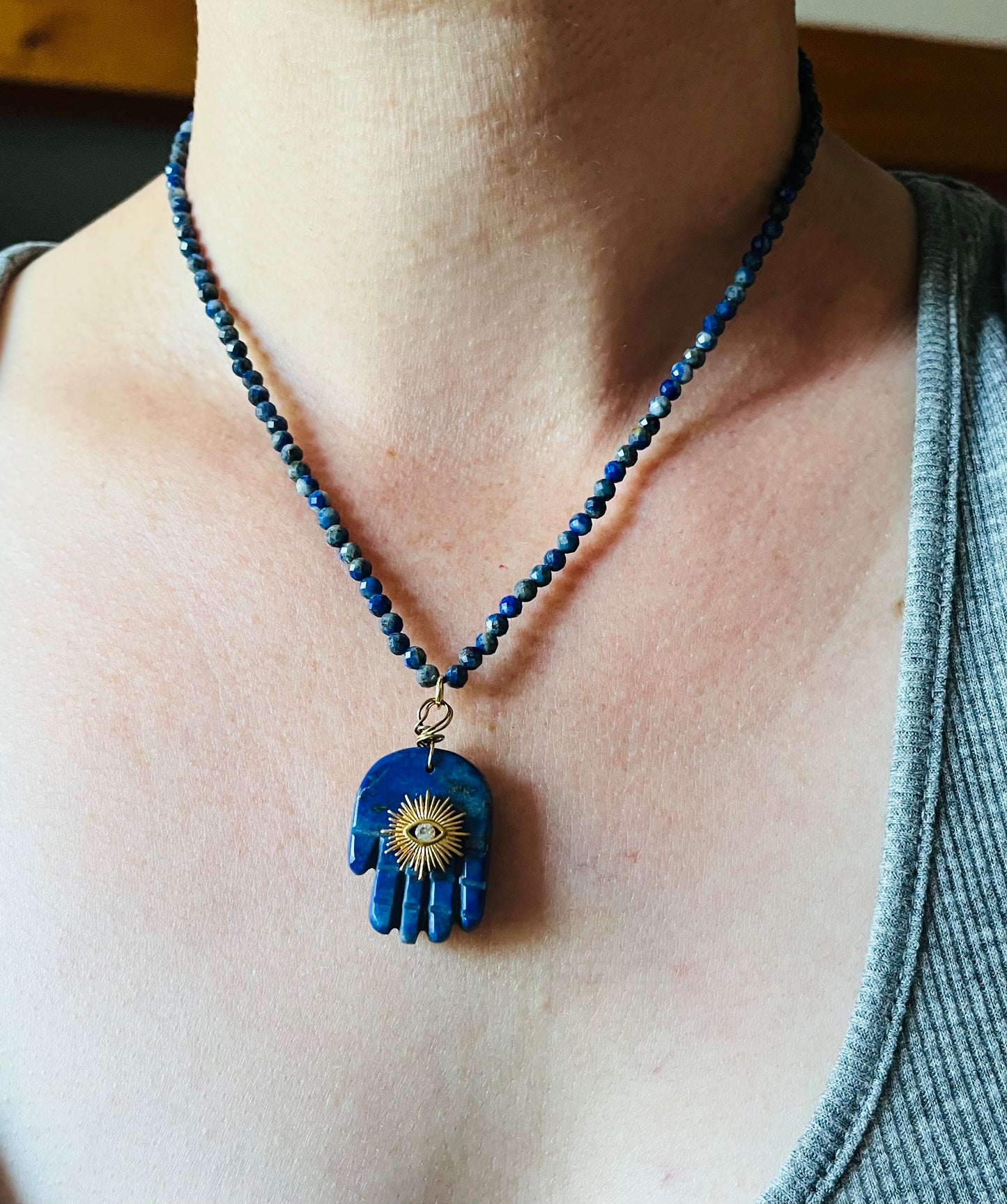 Collier Talisman main protectrice Lapis-lazuli