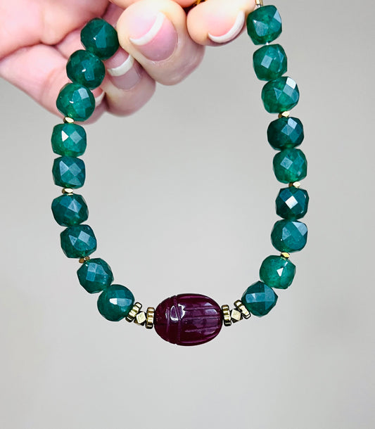 Bracelet talisman scarabée Grenat et Onyx vert