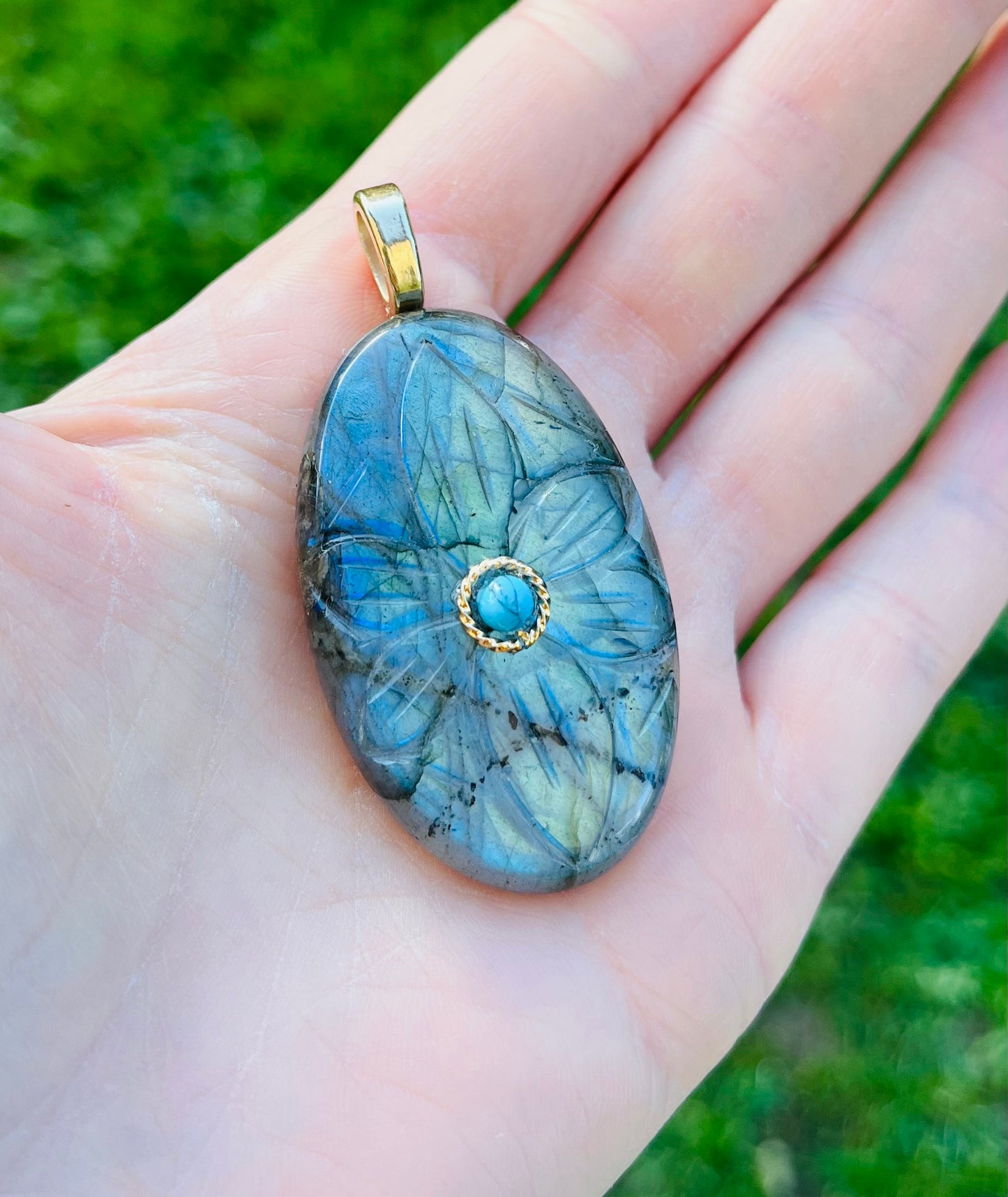Pendentif gravé Labradorite