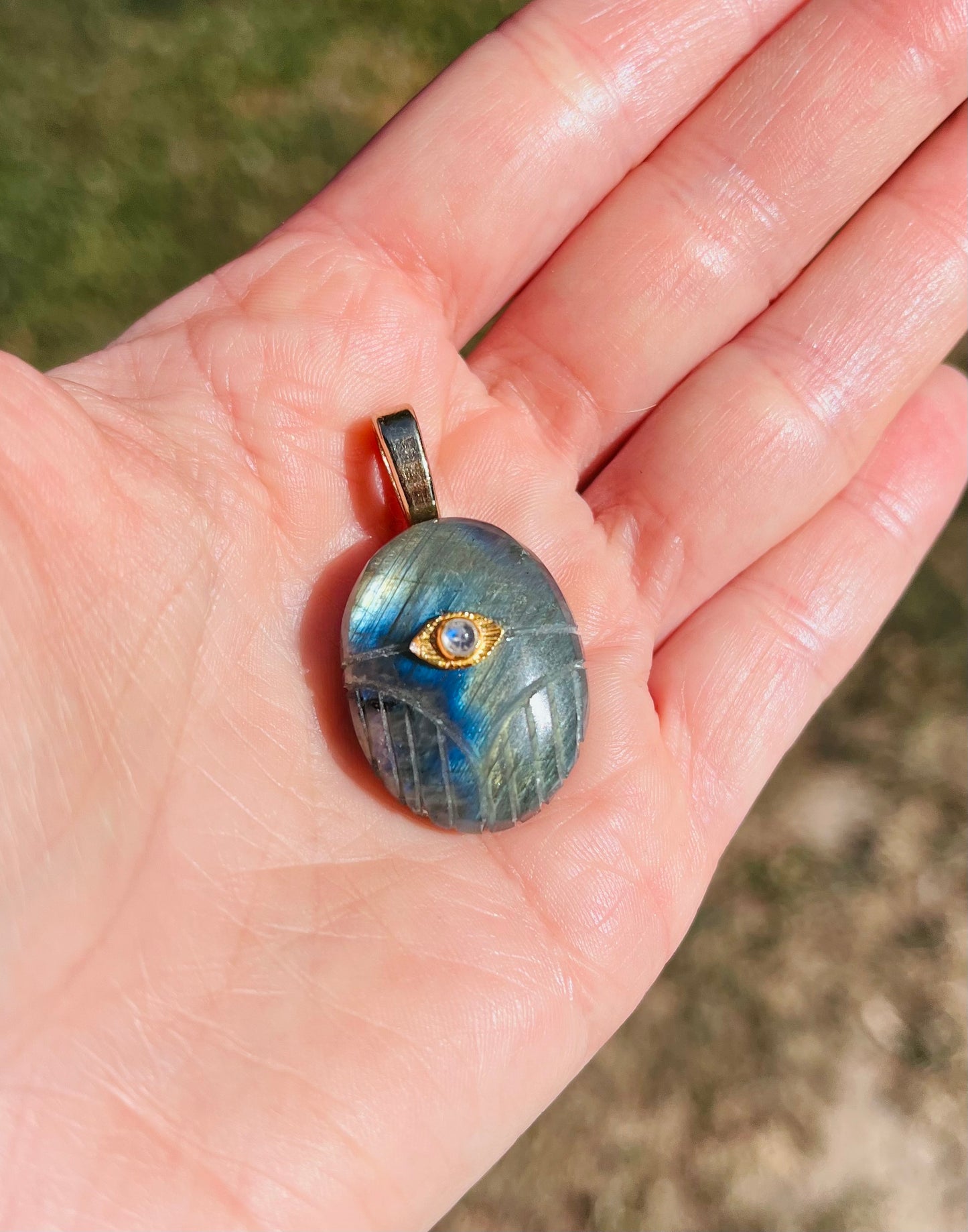 Pendentif talisman scarabée Labradorite