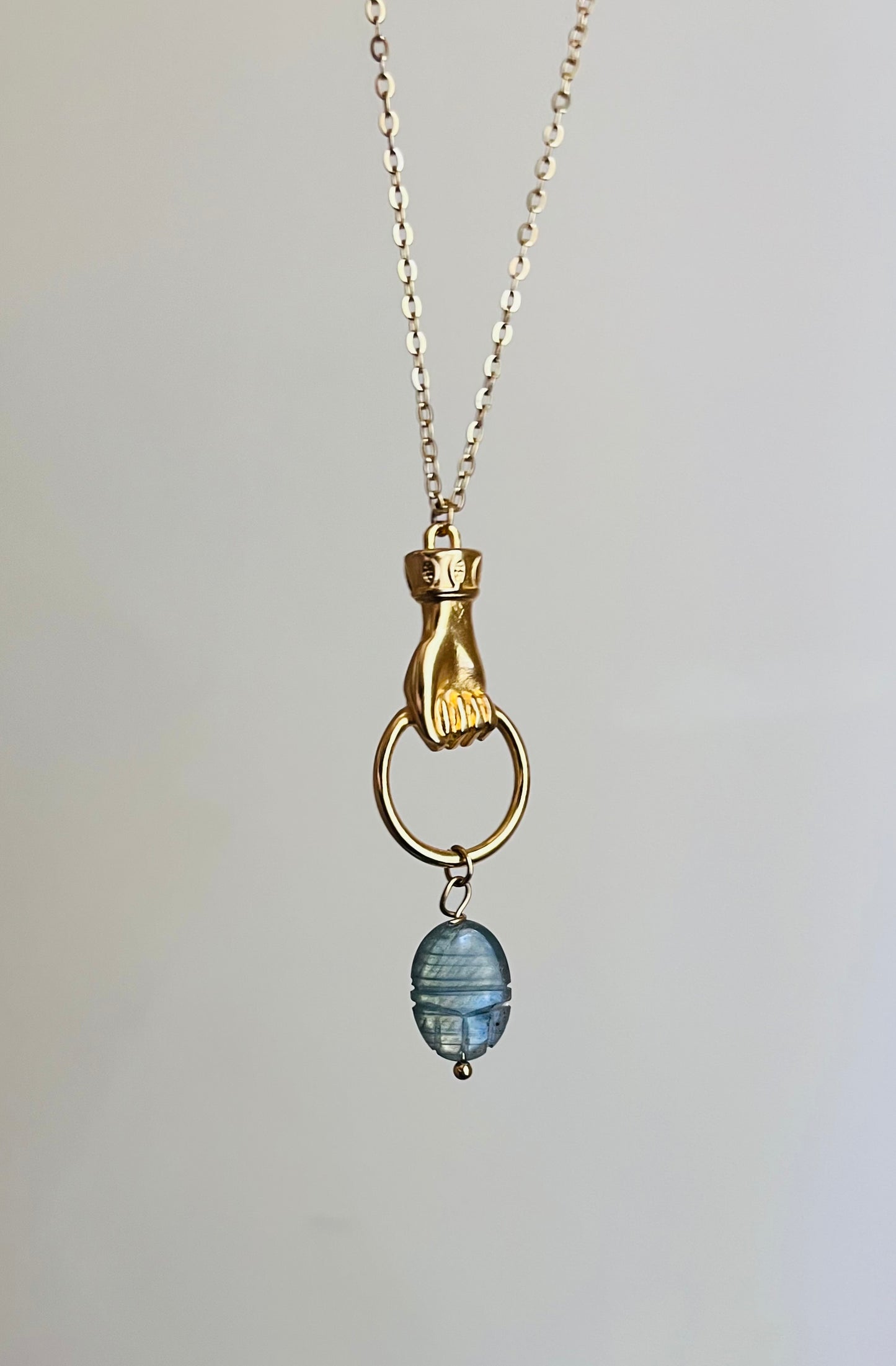 Collier sautoir talisman scarabée Labradorite