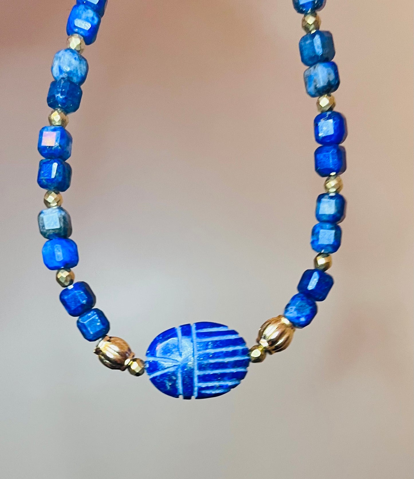 Bracelet amulette scarabée Lapis-lazuli