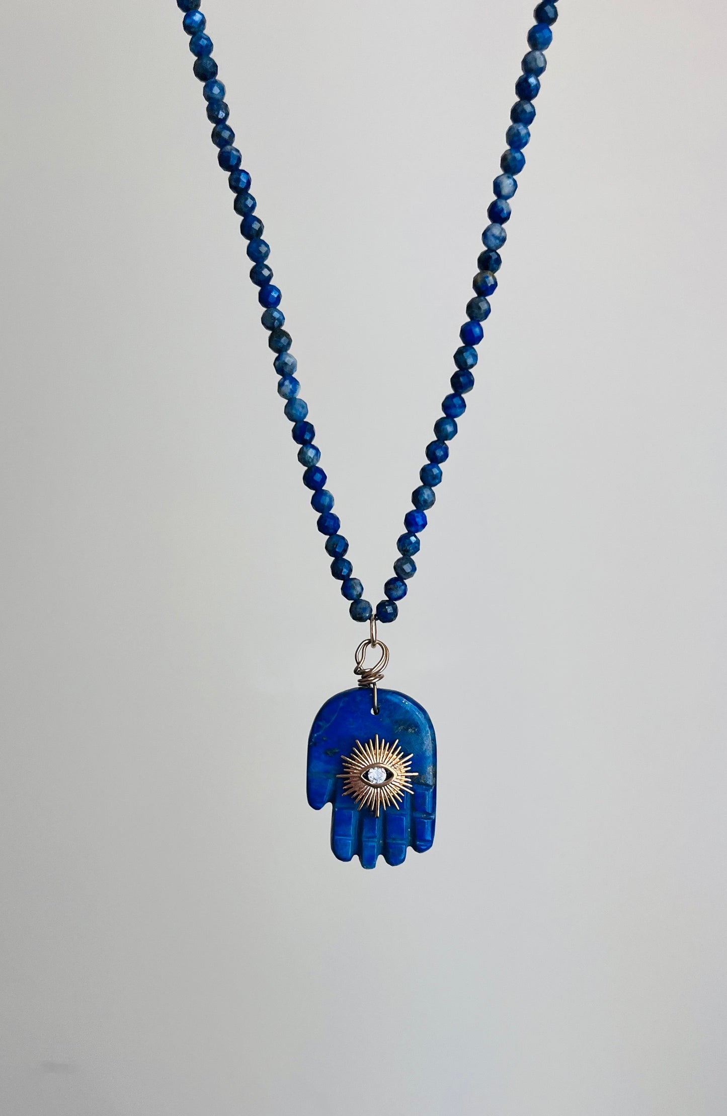 Collier Talisman main protectrice Lapis-lazuli