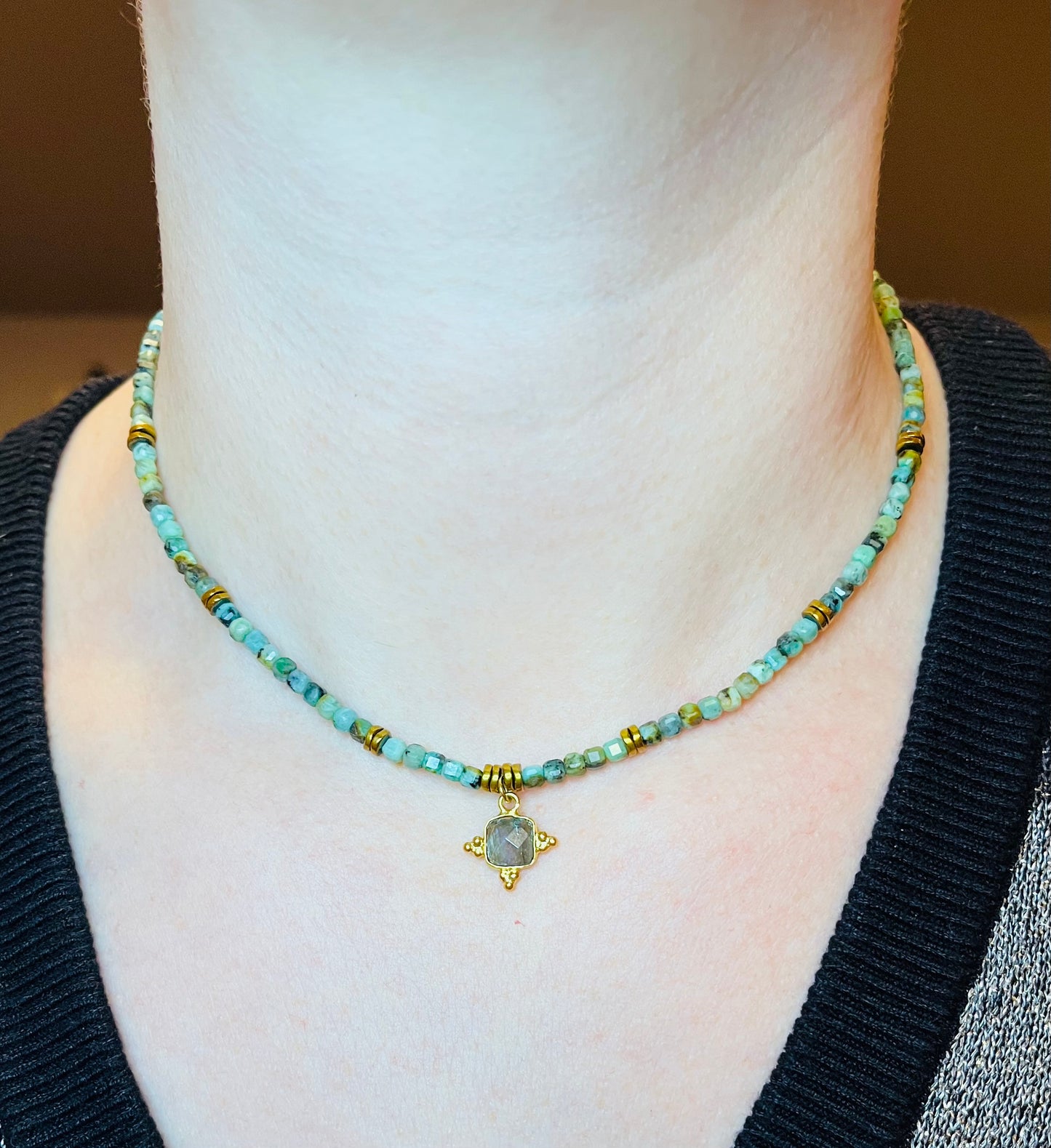 Collier talisman Turquoise africaine et Labradorite