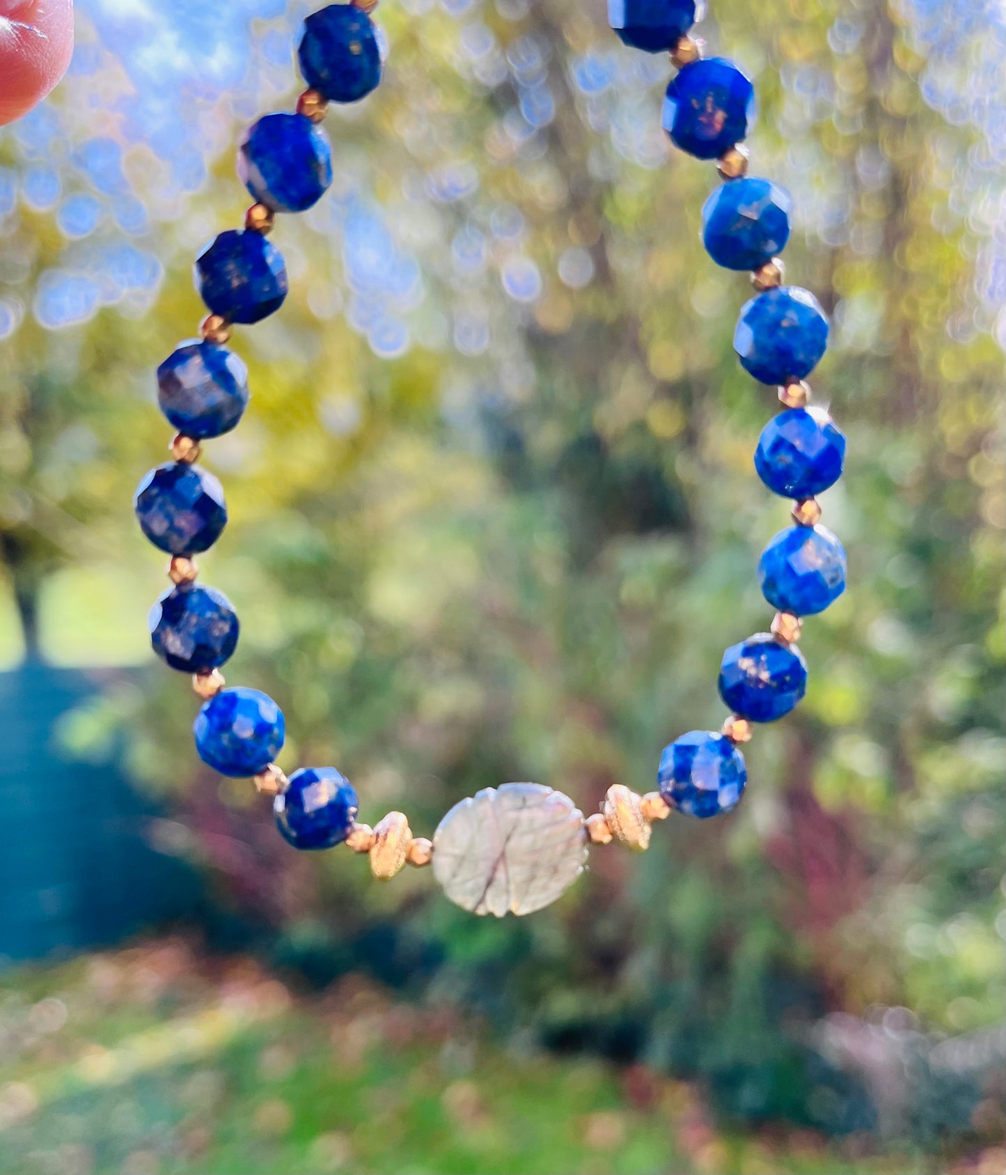 Bracelet amulette scarabée Labradorite et Lapis-lazuli