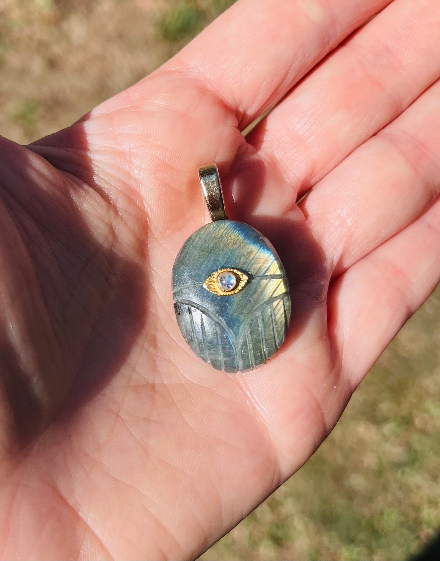 Pendentif talisman scarabée Labradorite