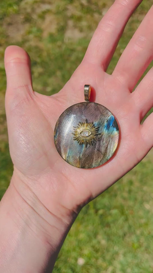 Pendentif grigri protecteur en Labradorite