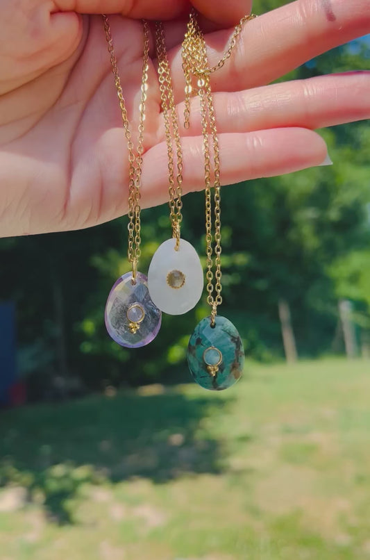 Collier grigri pierres fines